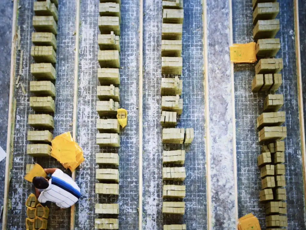 煤矿输送带与托辊磨损原因分析及延长寿命的实用对策